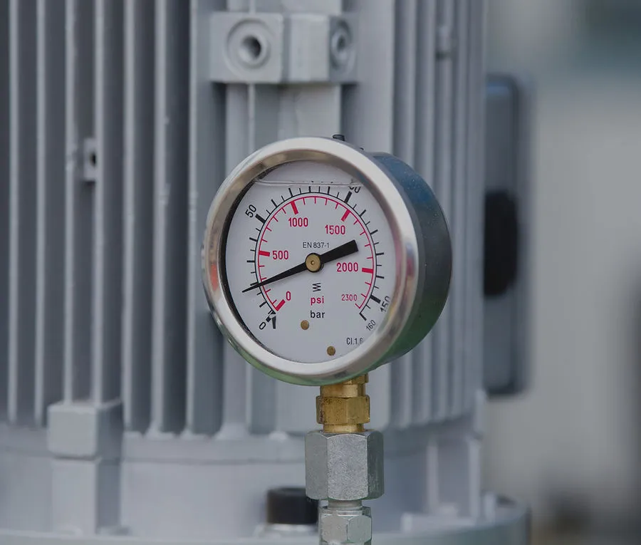 Pressure gauge on compressed air equipment